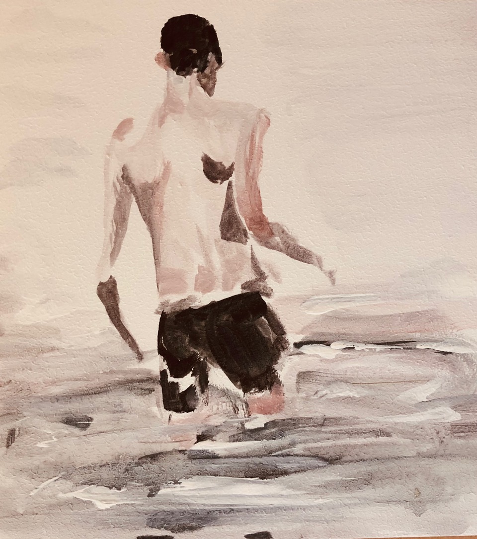 Ein schlanker Junge geht in dunkler Badehose ins Wasser, blass gewaschener Hintergrund.